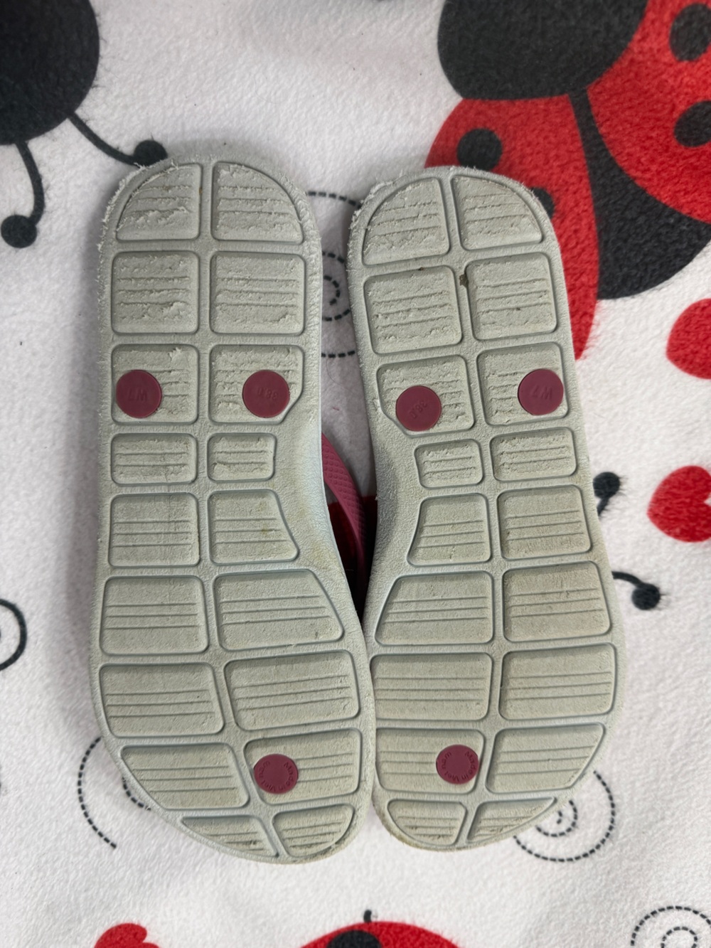 Nike Maroon/Deep Pink Ribbed Flip Flops with White Swoosh - Picture 2 of 2